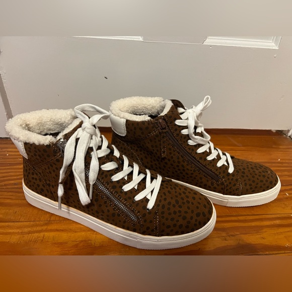 Universal Thread Leopard Hightop Sneakers - Picture 1 of 4
